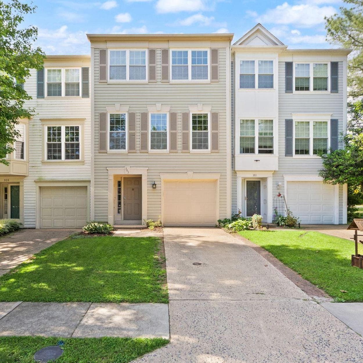 303 Barnfield Square NE