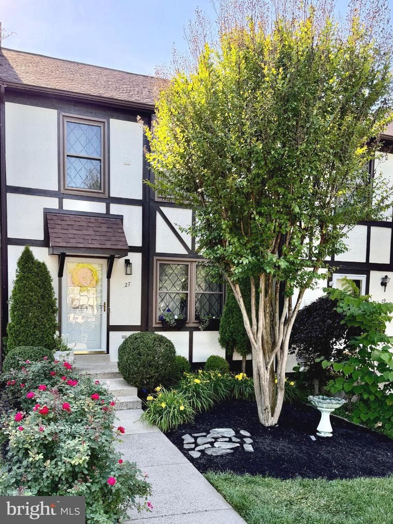 27 Lyndhurst Court