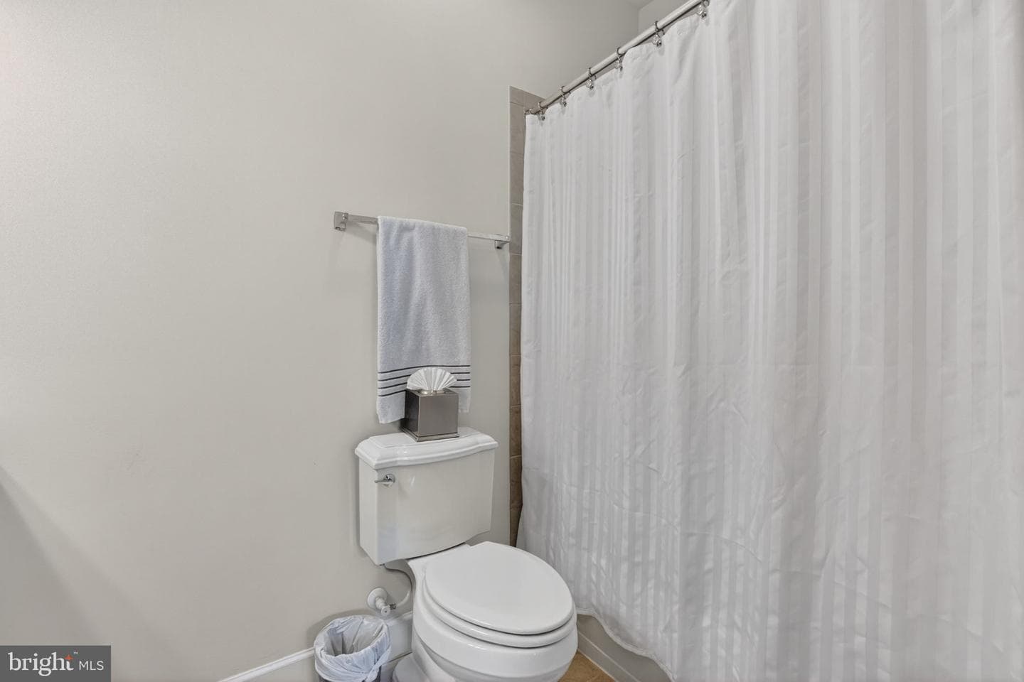 15631 Avebury Manor Place photo 33