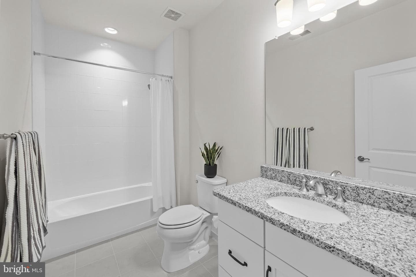 1122 Laconian Street SE photo 36