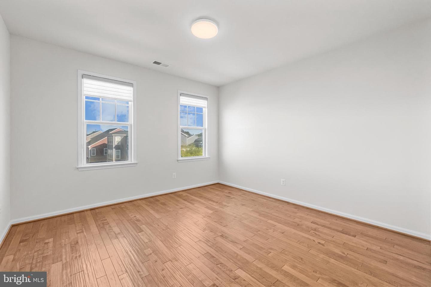 1122 Laconian Street SE photo 37