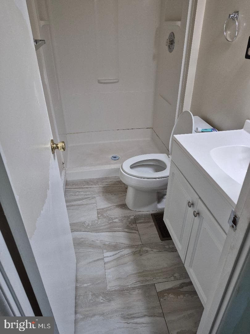 306 Giles Place photo 10