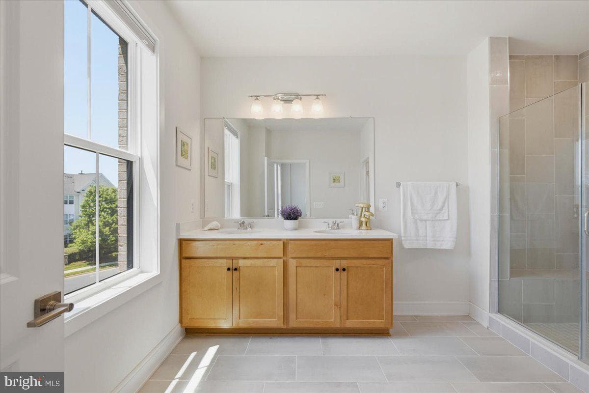 43382 Farringdon Square photo 31