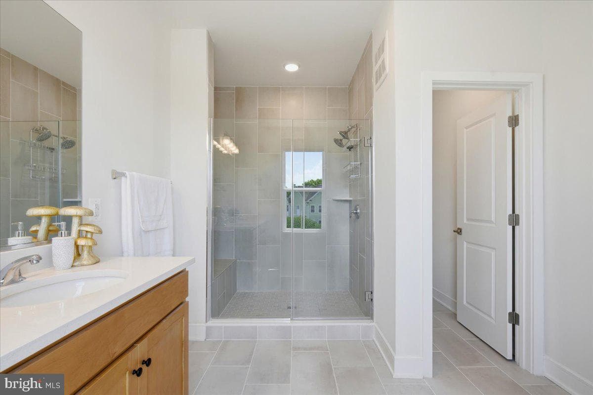 43382 Farringdon Square photo 32