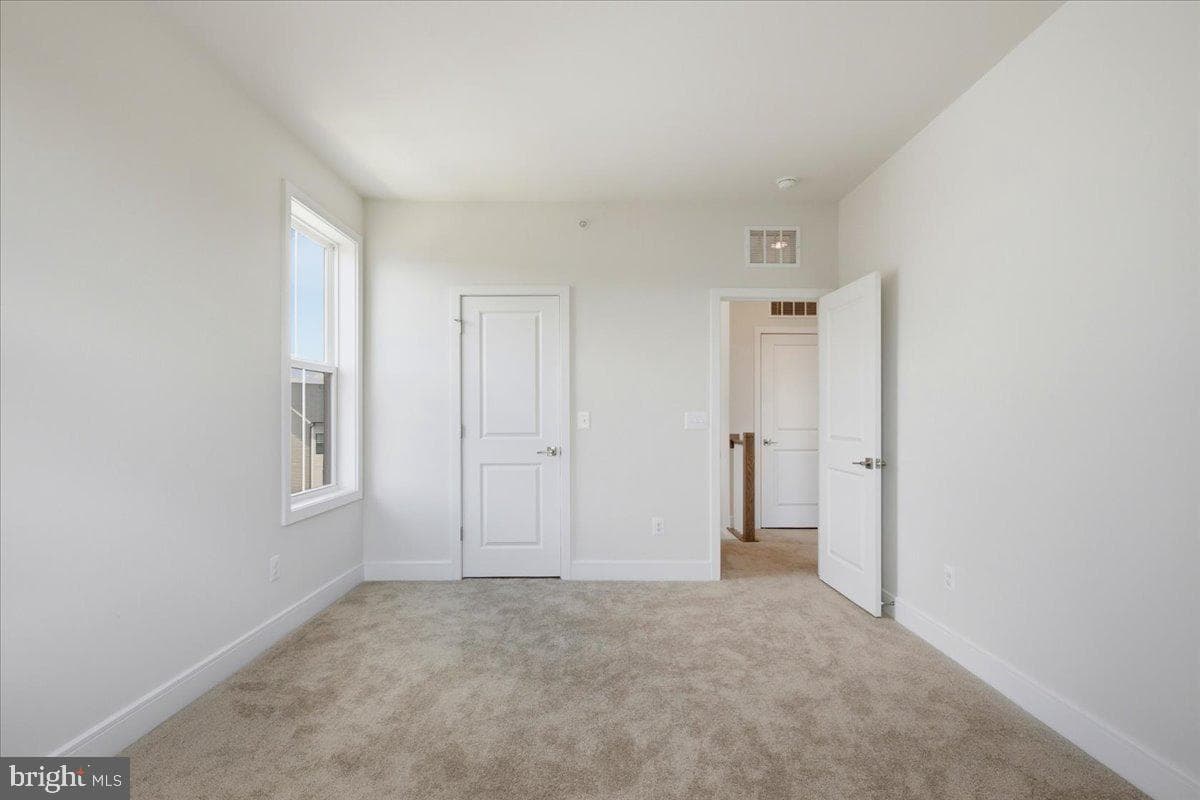 43382 Farringdon Square photo 37