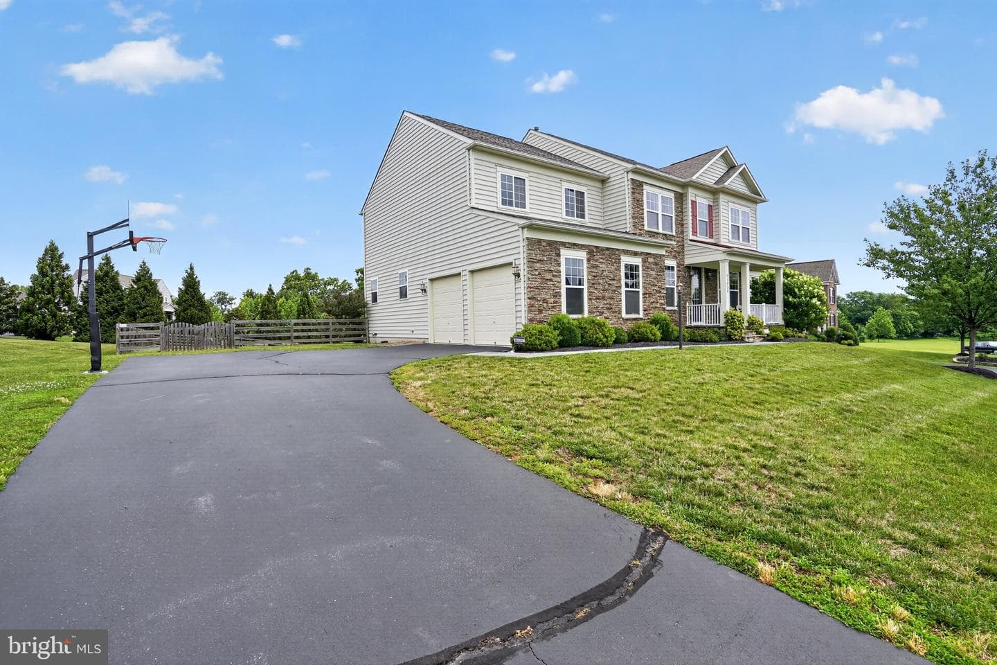 41858 Farnborough Place photo 4