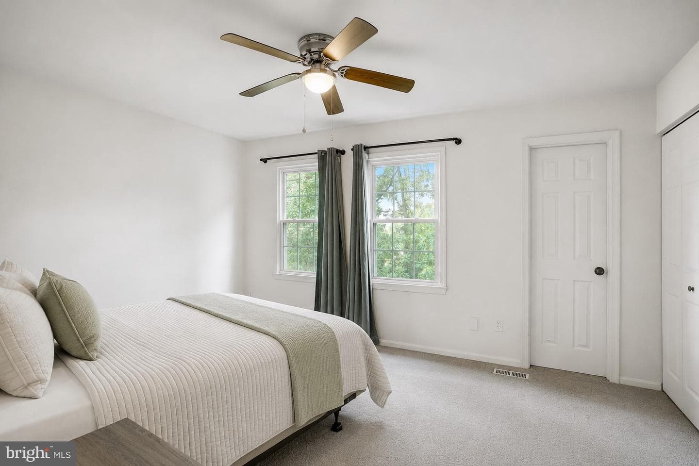 1033 Margate Court photo 15