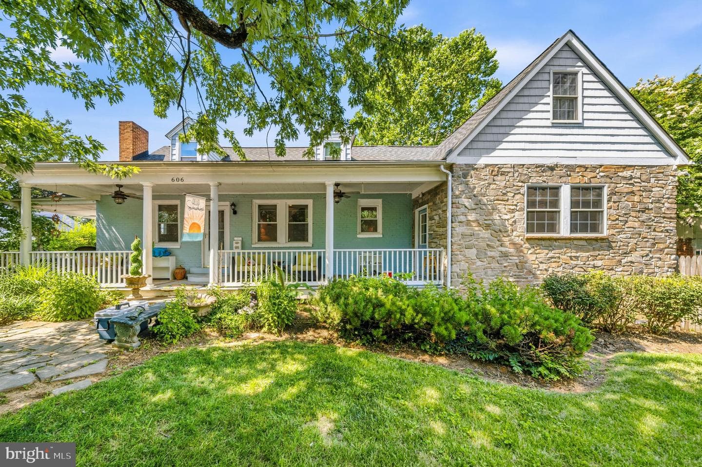 606 Edwards Ferry Road NE, Leesburg