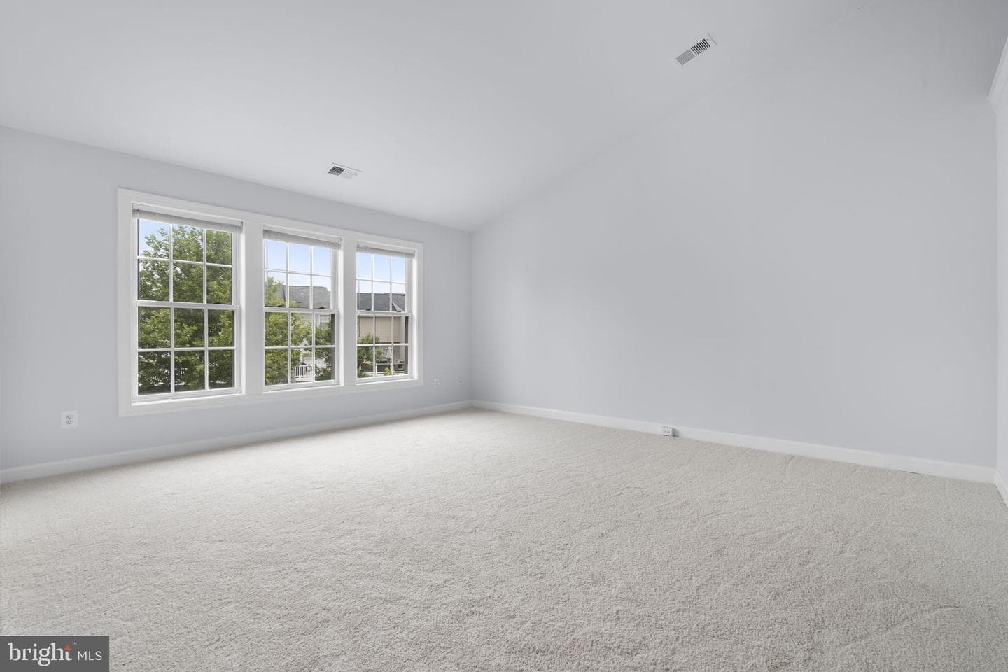 41794 Expectation Square photo 22