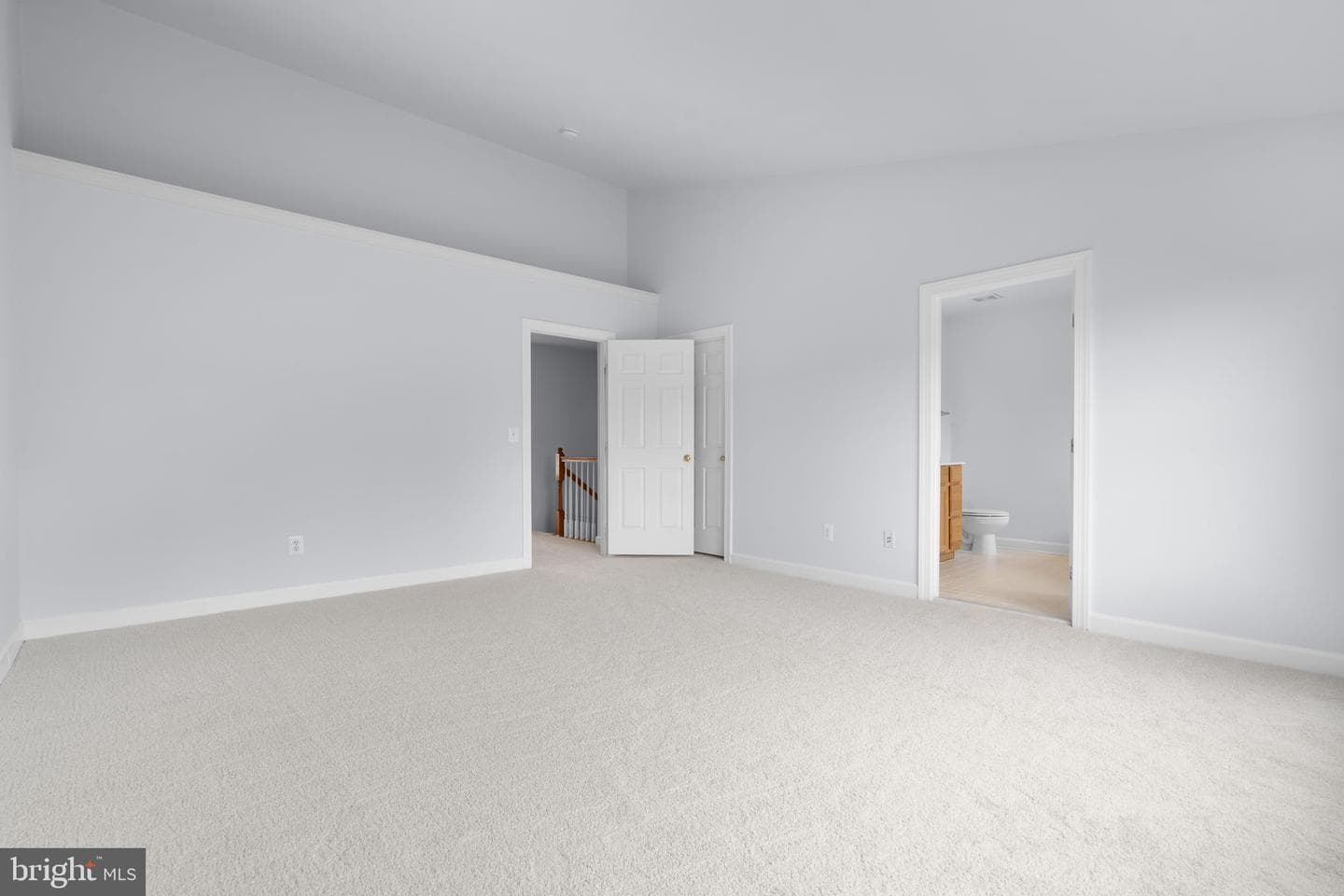 41794 Expectation Square photo 24