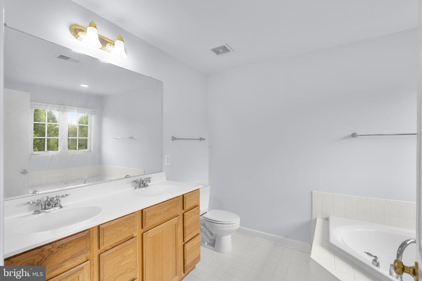 41794 Expectation Square photo 26