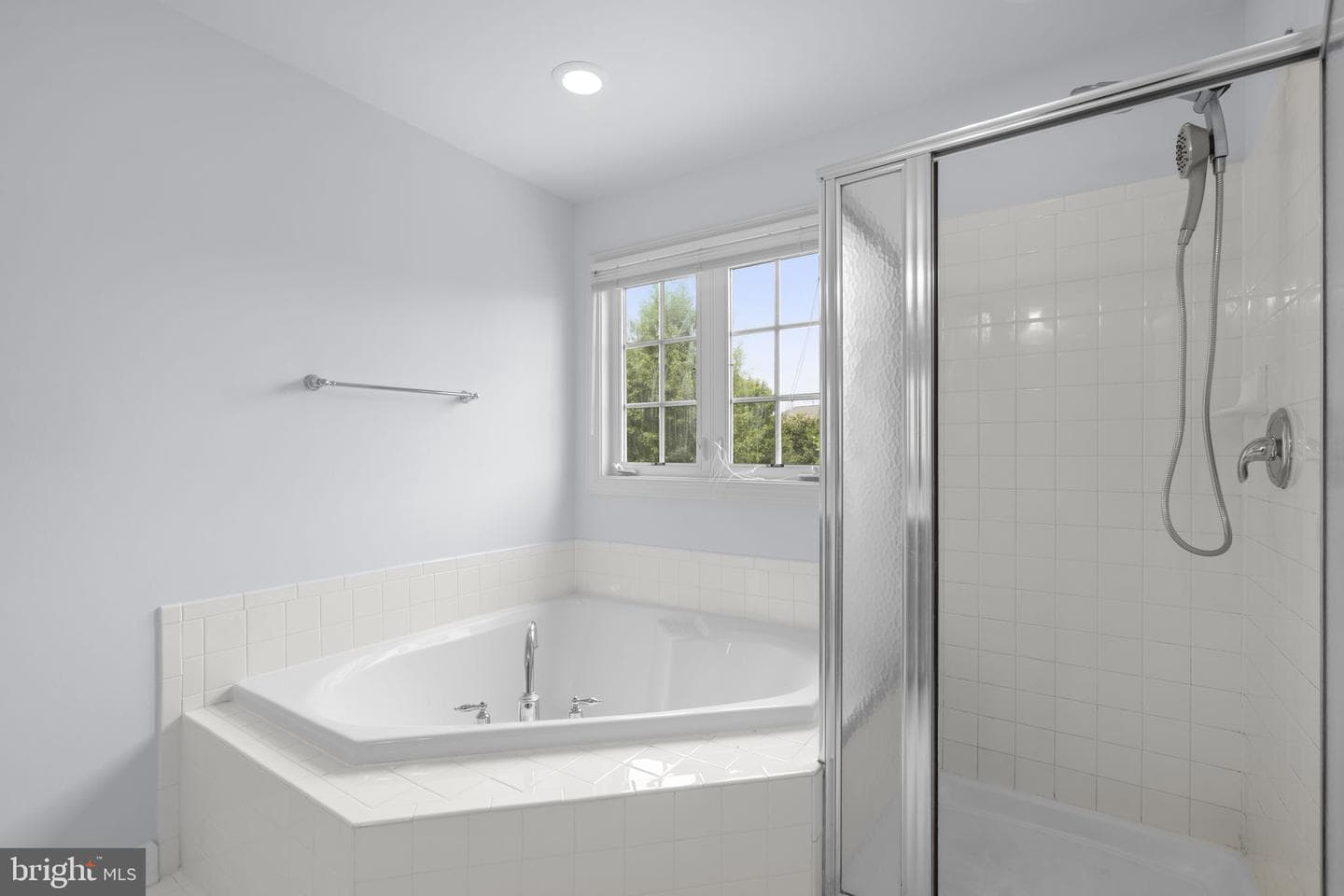 41794 Expectation Square photo 27
