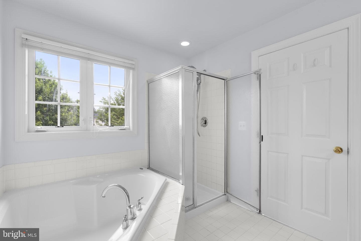 41794 Expectation Square photo 28