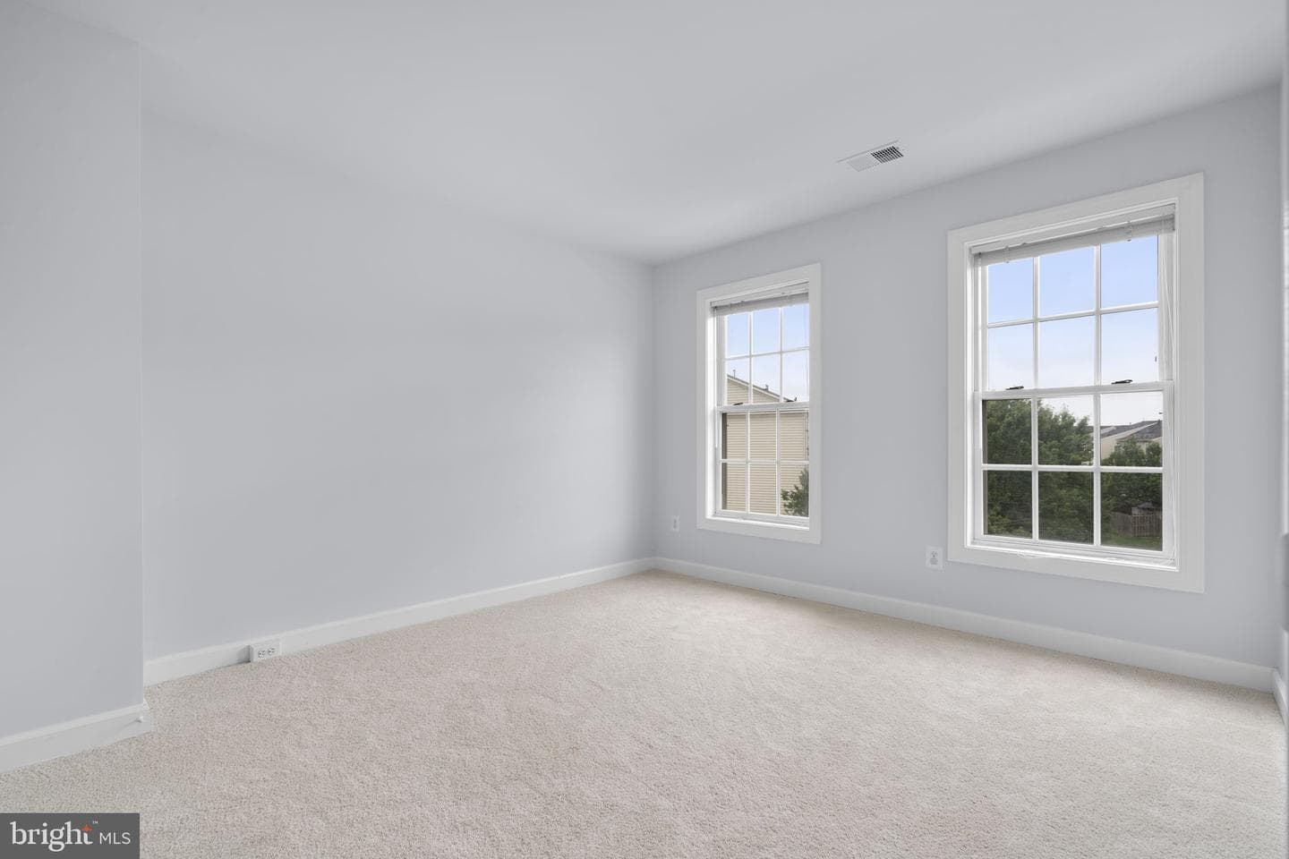 41794 Expectation Square photo 29