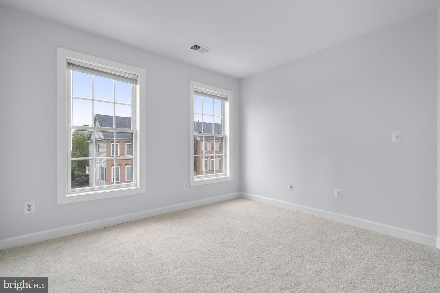 41794 Expectation Square photo 30