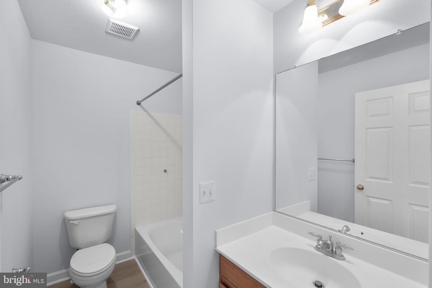 41794 Expectation Square photo 32