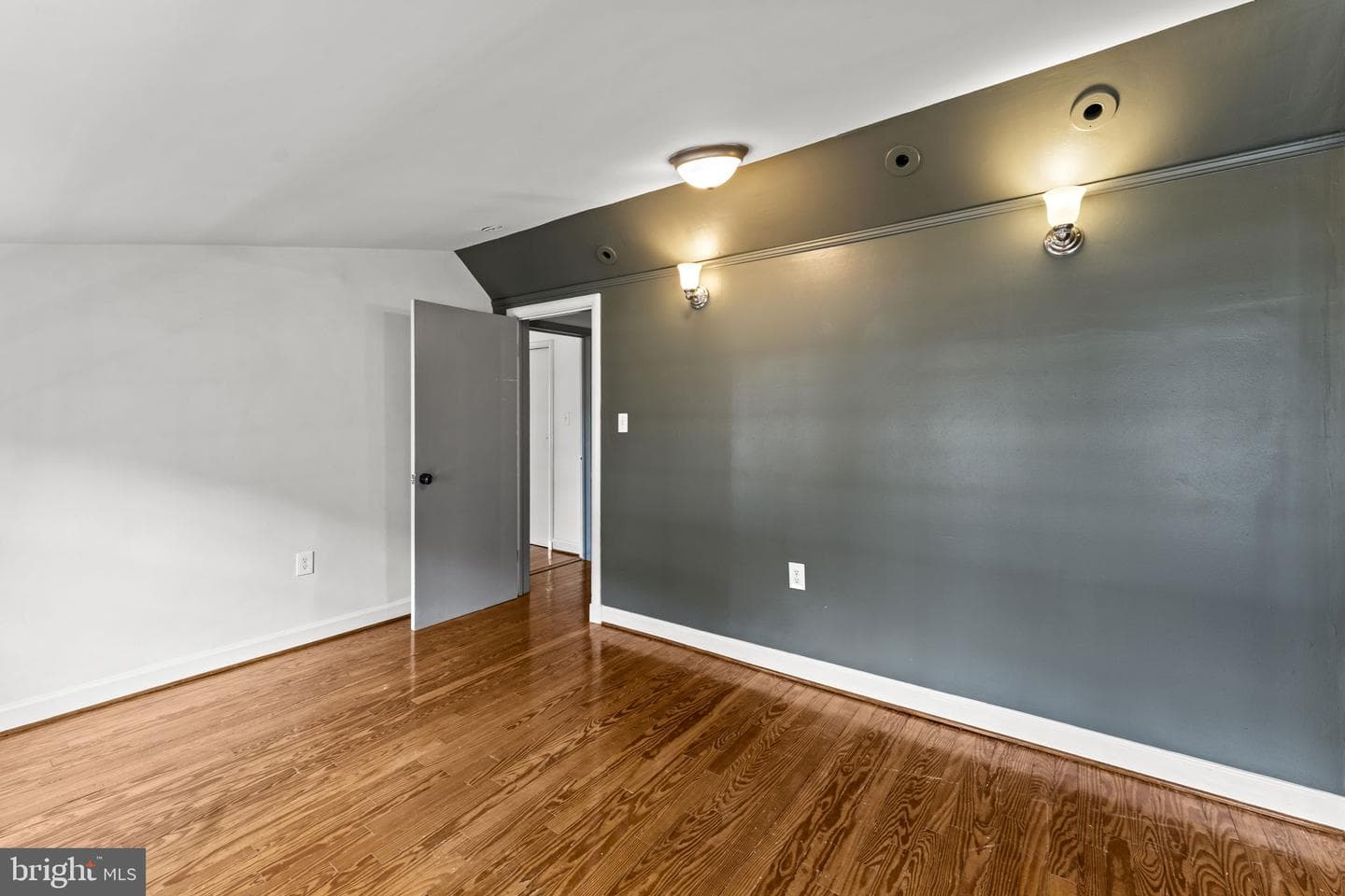 107 Walnut photo 19