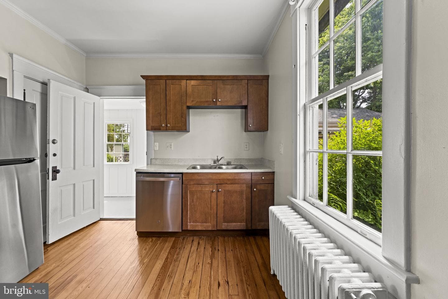 107 Walnut photo 6