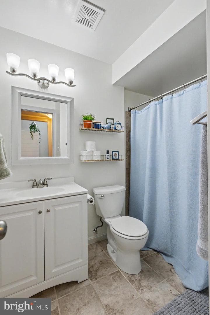 1054 Warwick Court photo 30