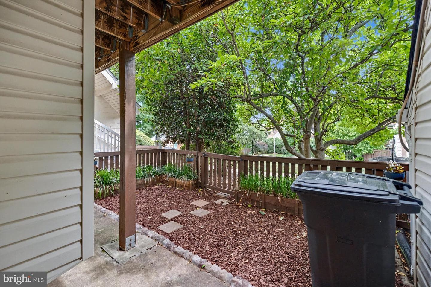 1054 Warwick Court photo 34