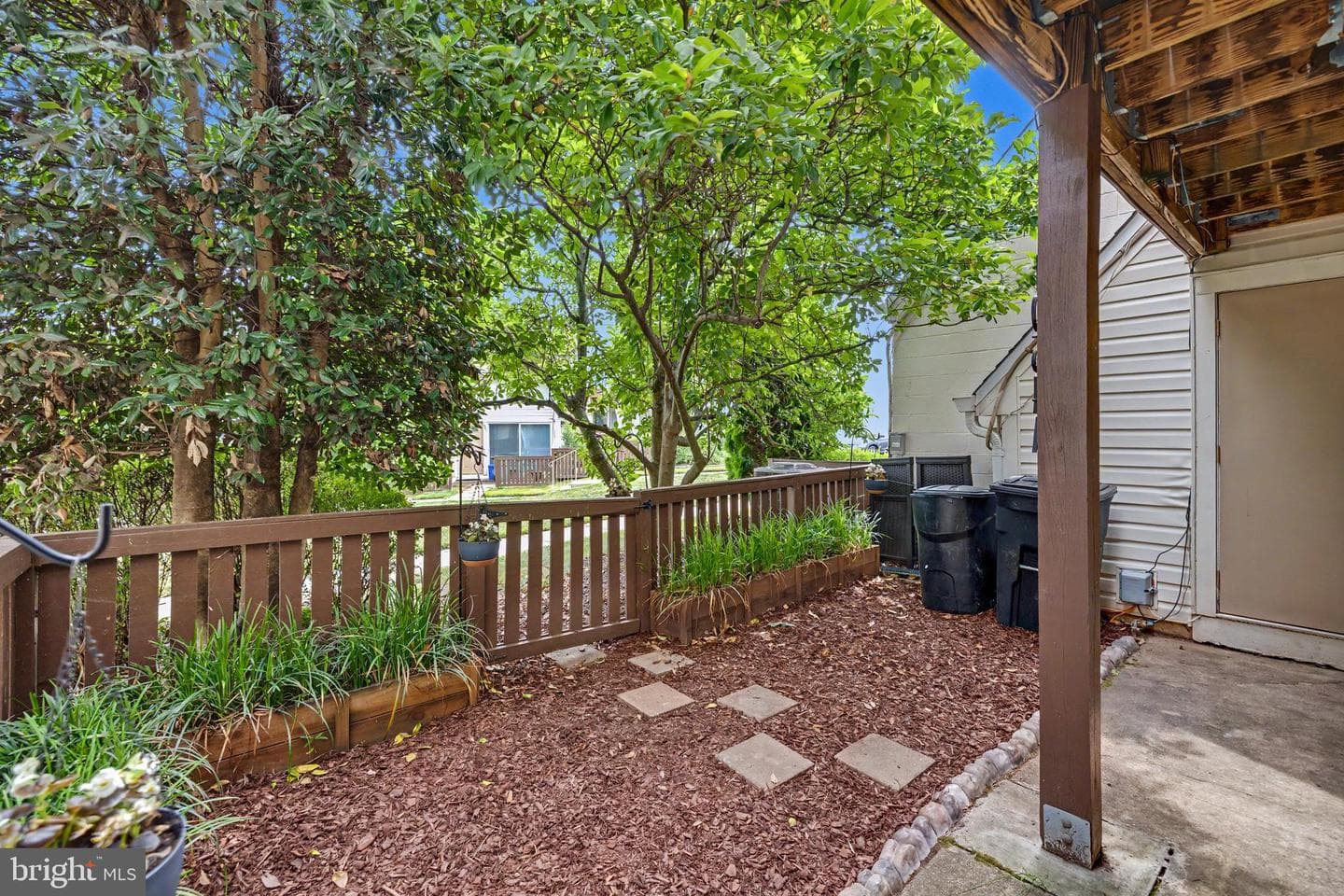 1054 Warwick Court photo 37