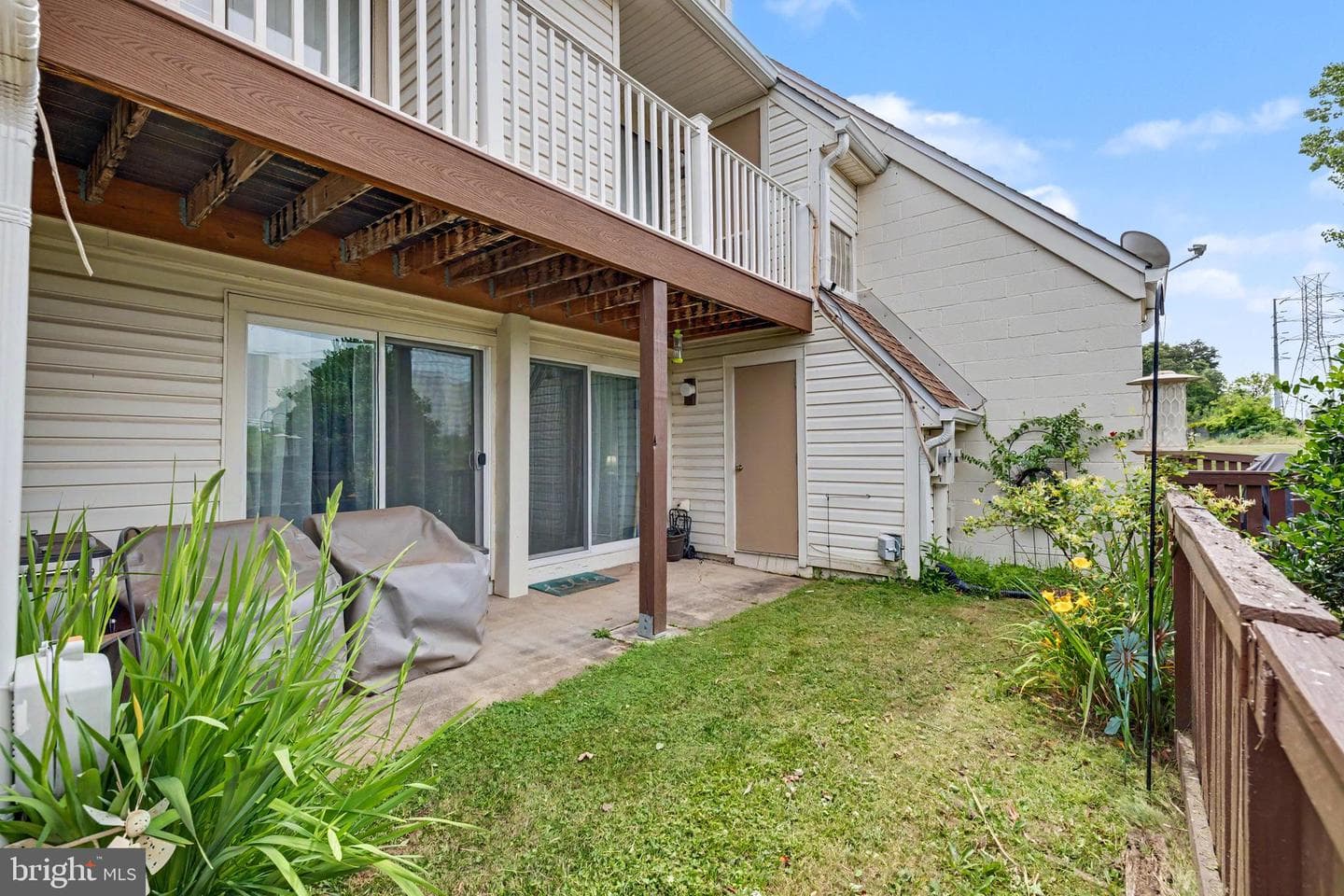 1054 Warwick Court photo 39