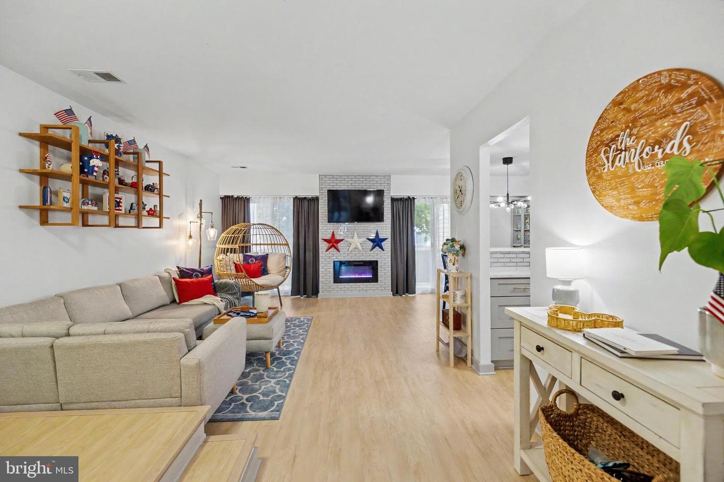 1054 Warwick Court photo 4