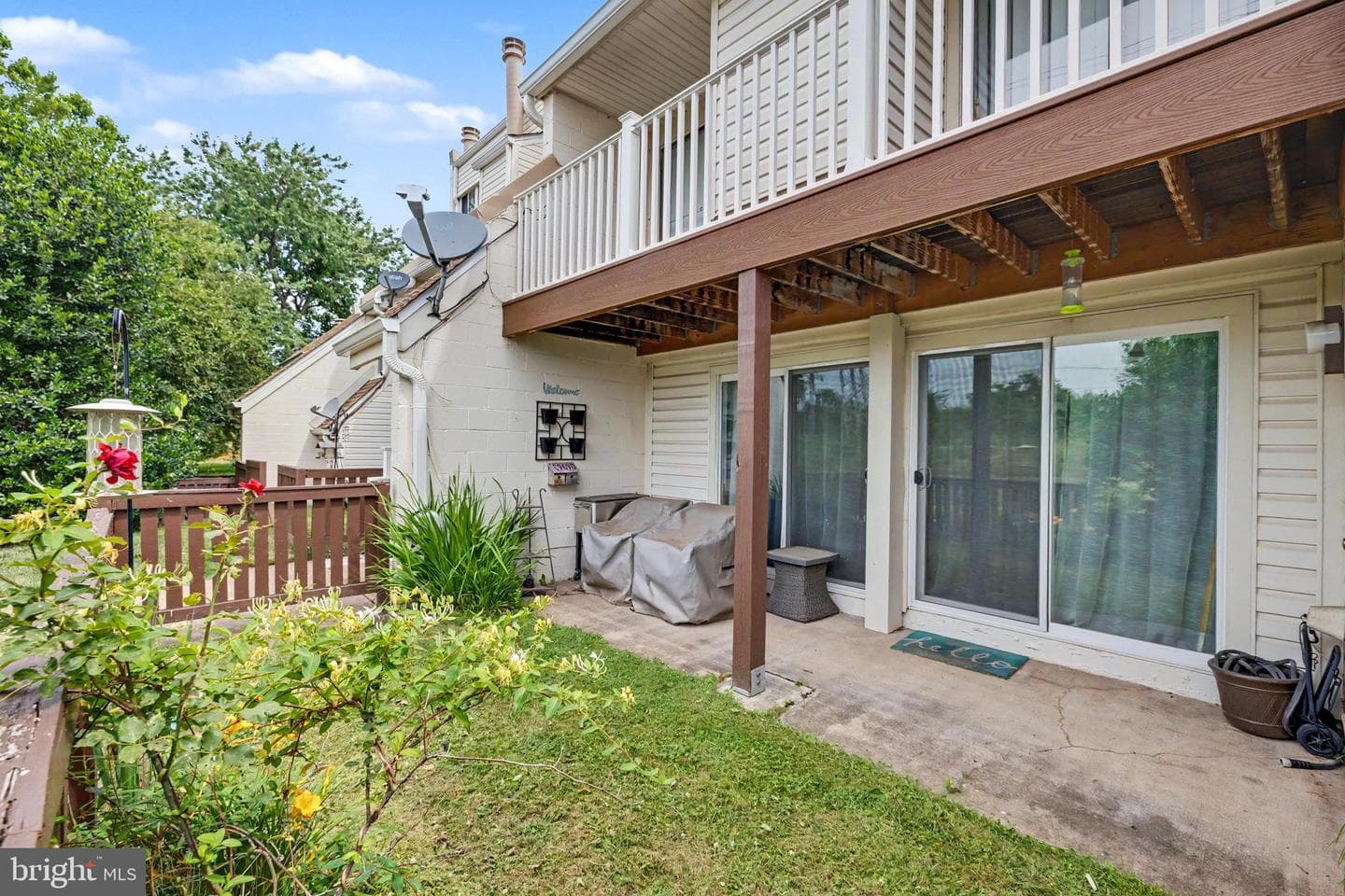 1054 Warwick Court photo 40