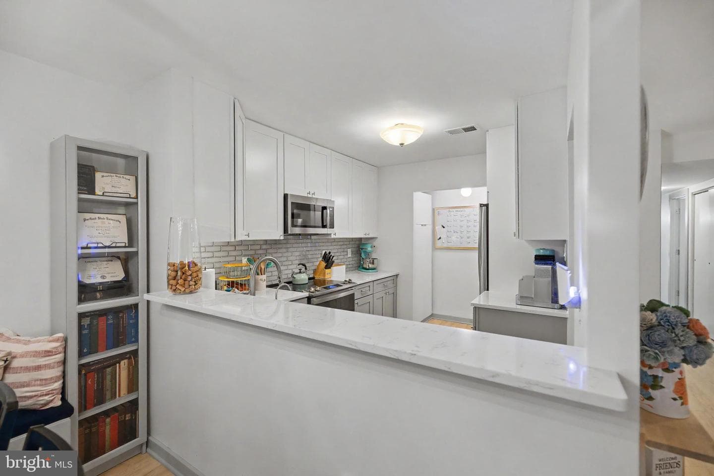 1054 Warwick Court photo 8
