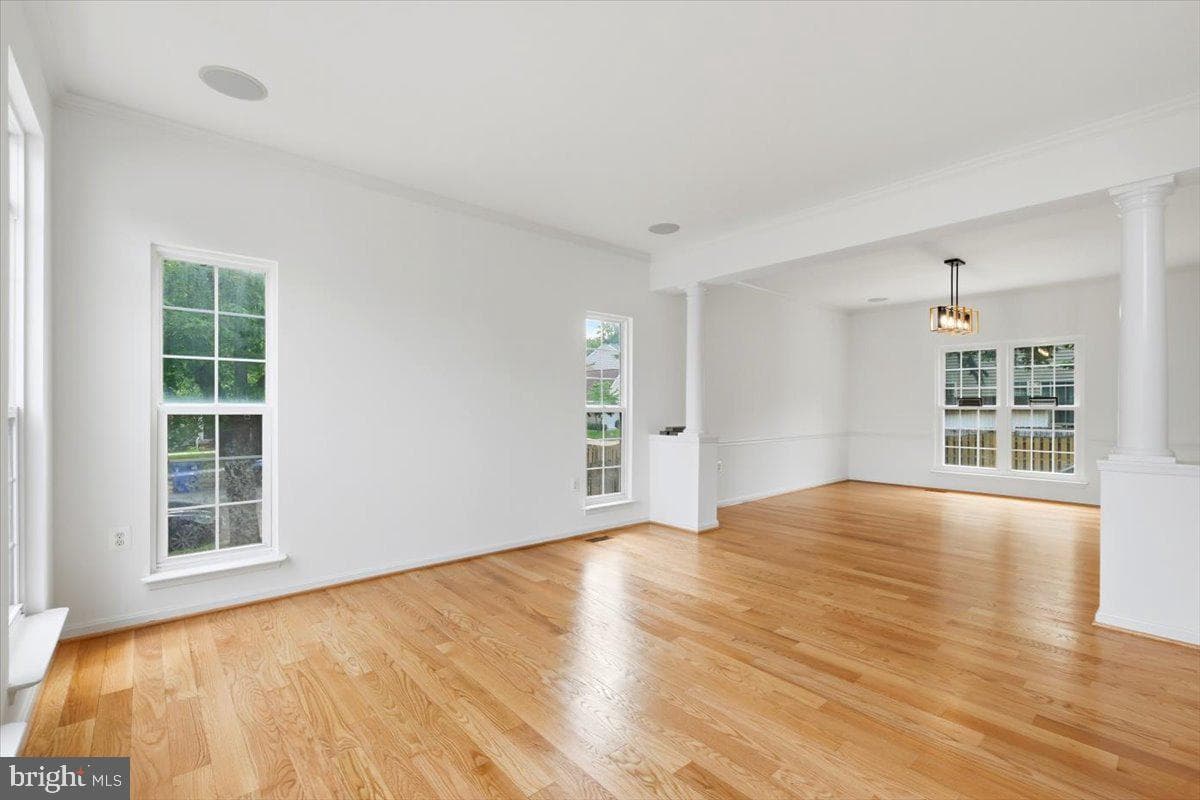 601 Newington Place NE photo 10