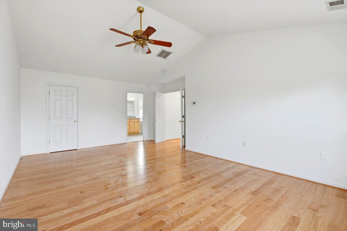 601 Newington Place NE photo 23
