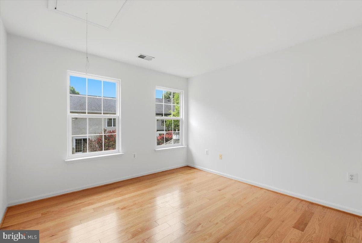 601 Newington Place NE photo 29