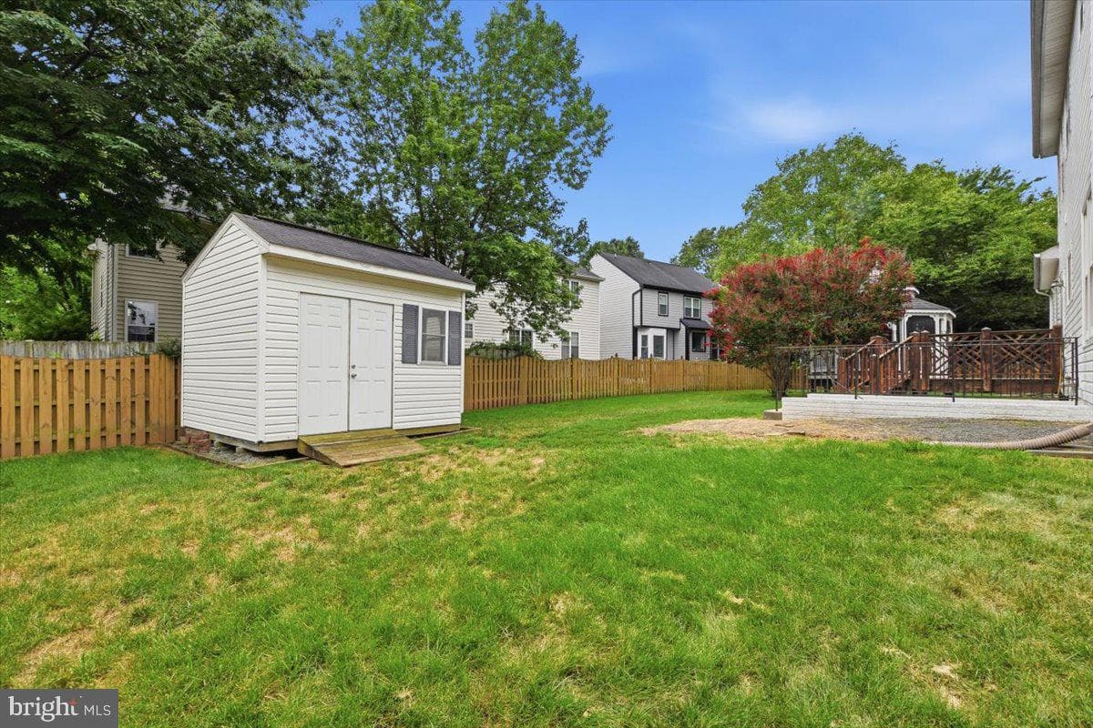 601 Newington Place NE photo 36