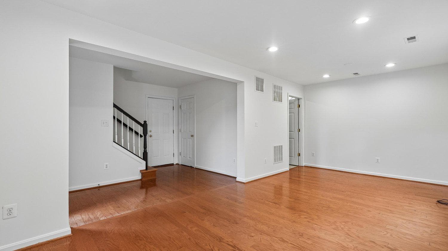 47761 Scotsborough Square photo 6