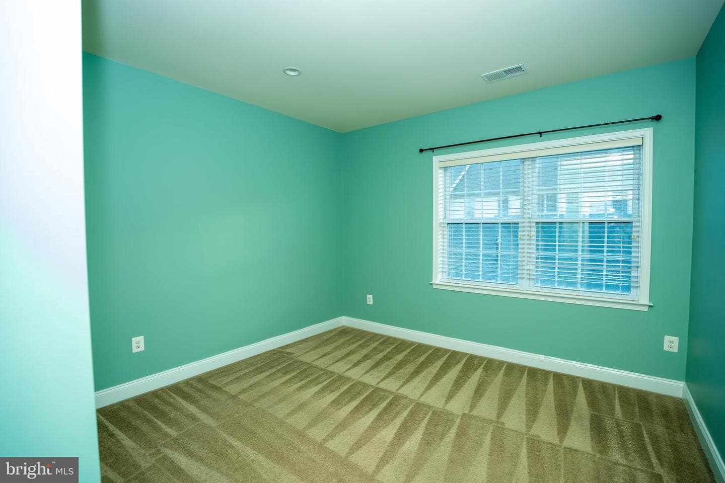 22535 Willington Square photo 35