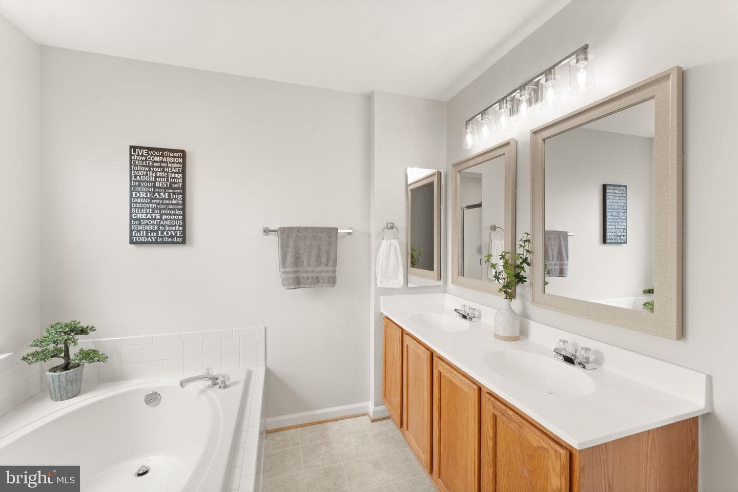 203 Shirley Square SE photo 39