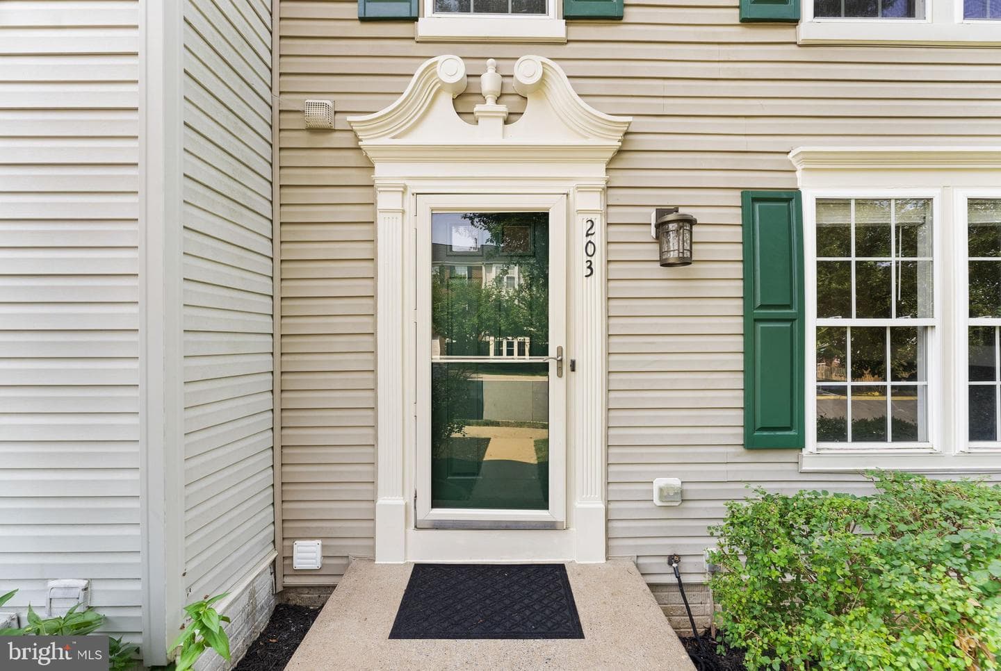 203 Shirley Square SE photo 5