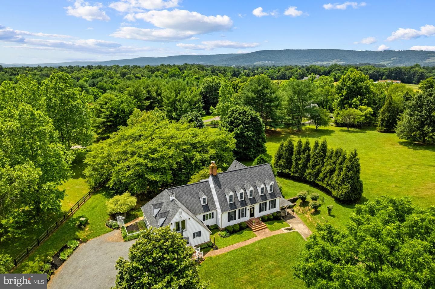 19725 Woodtrail Road, Round Hill