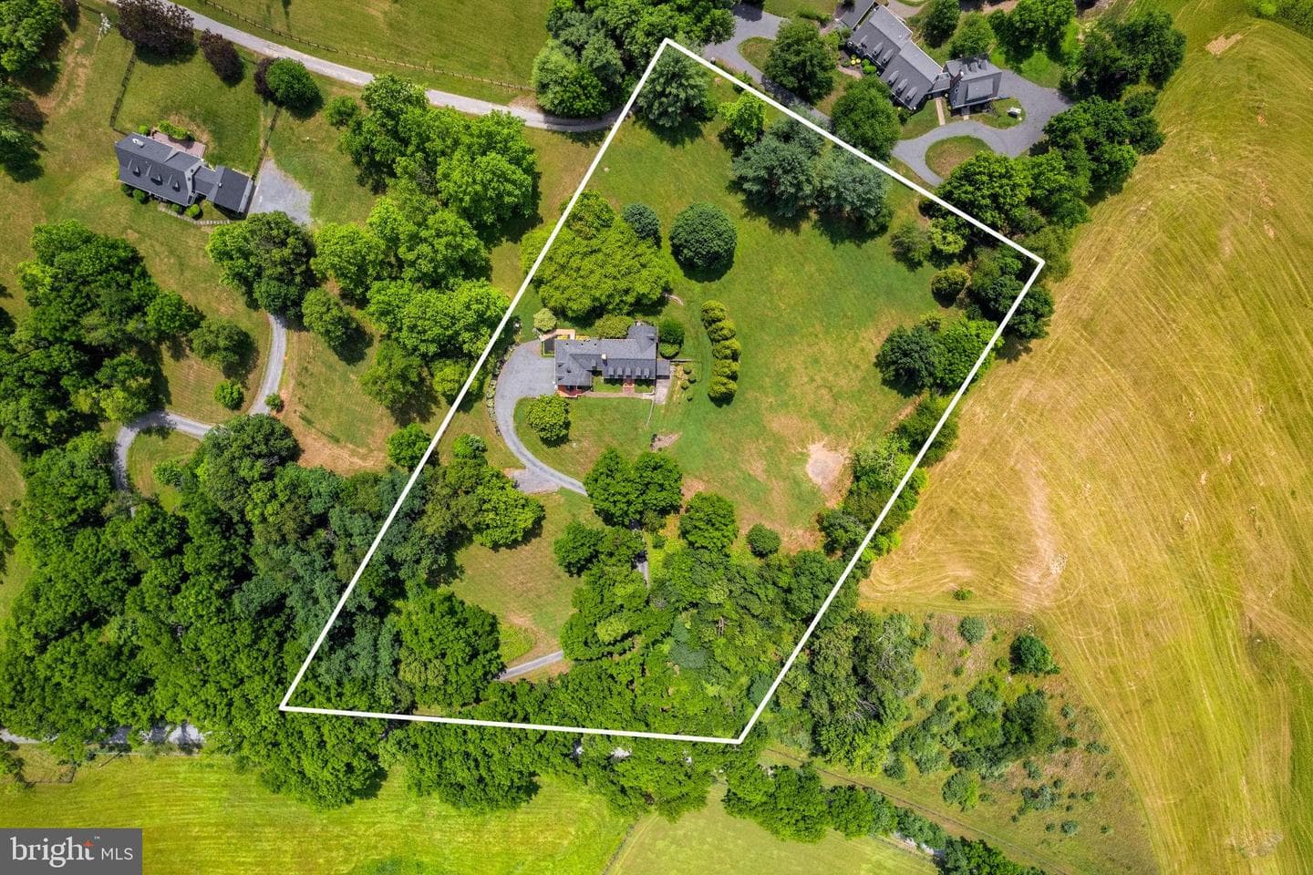 19725 Woodtrail Road, Round Hill