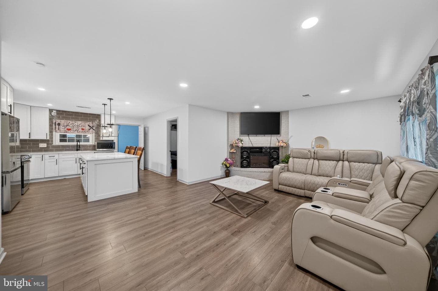 1314 E Holly Avenue photo 9
