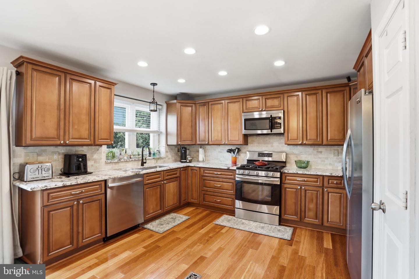 43885 Laburnum Square photo 11