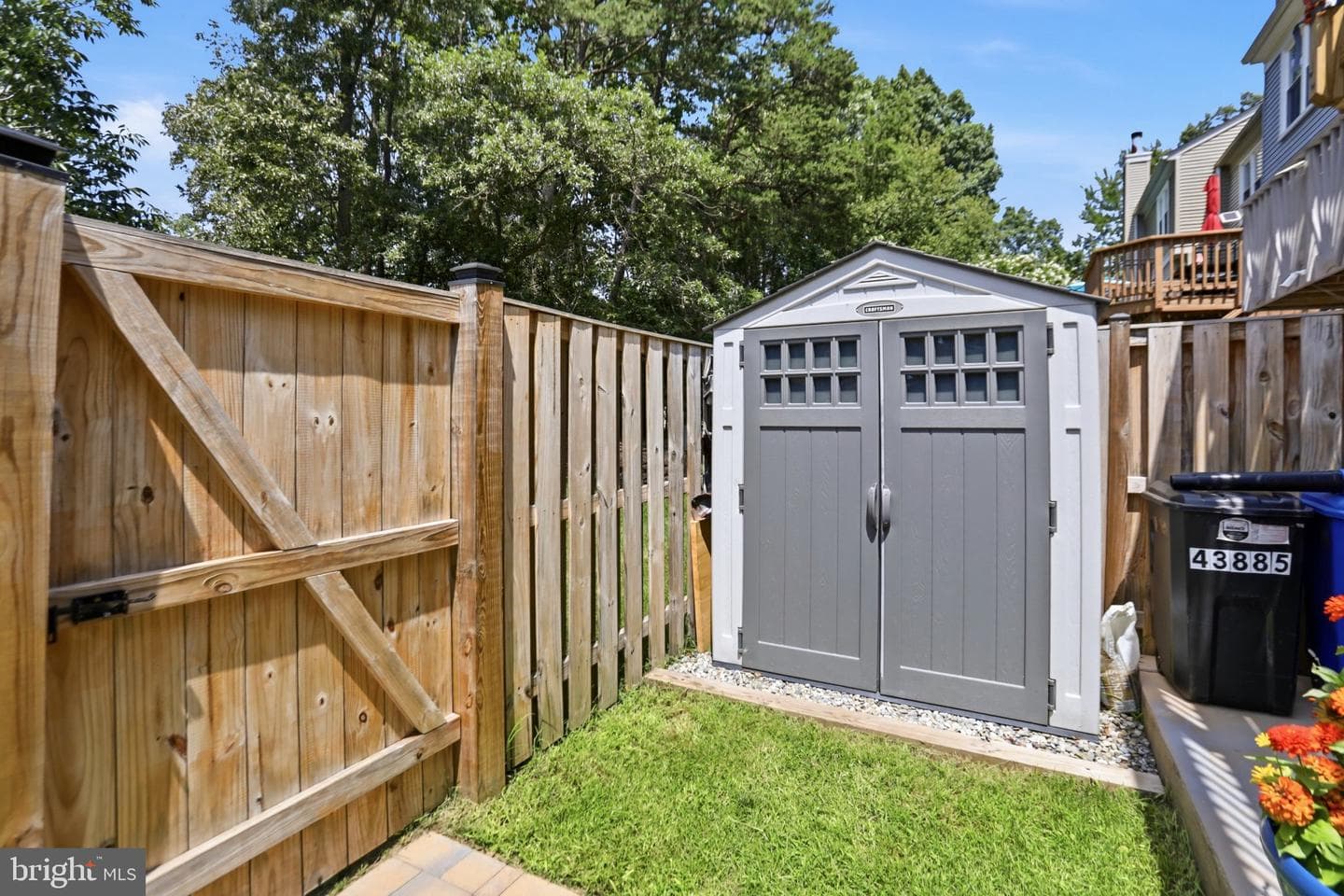 43885 Laburnum Square photo 25