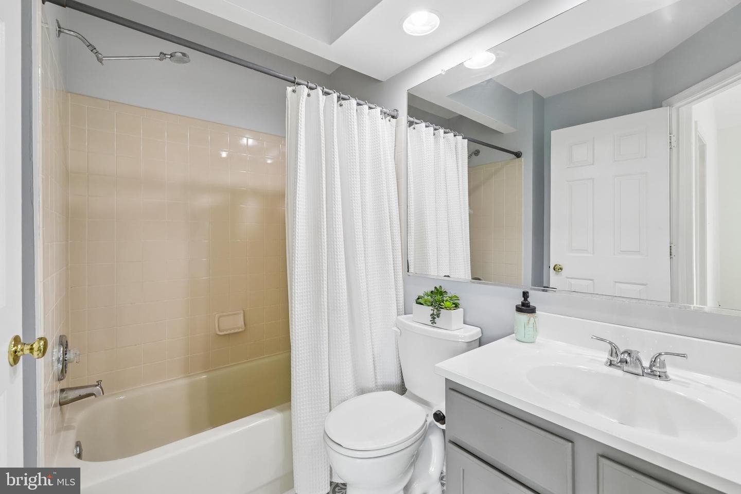 22076 Manning Square photo 32
