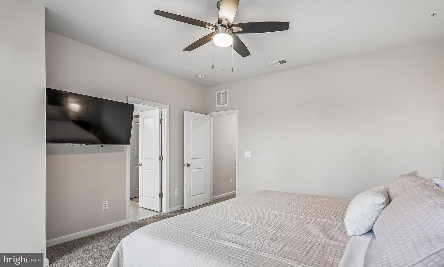 918 California Drive NE photo 10