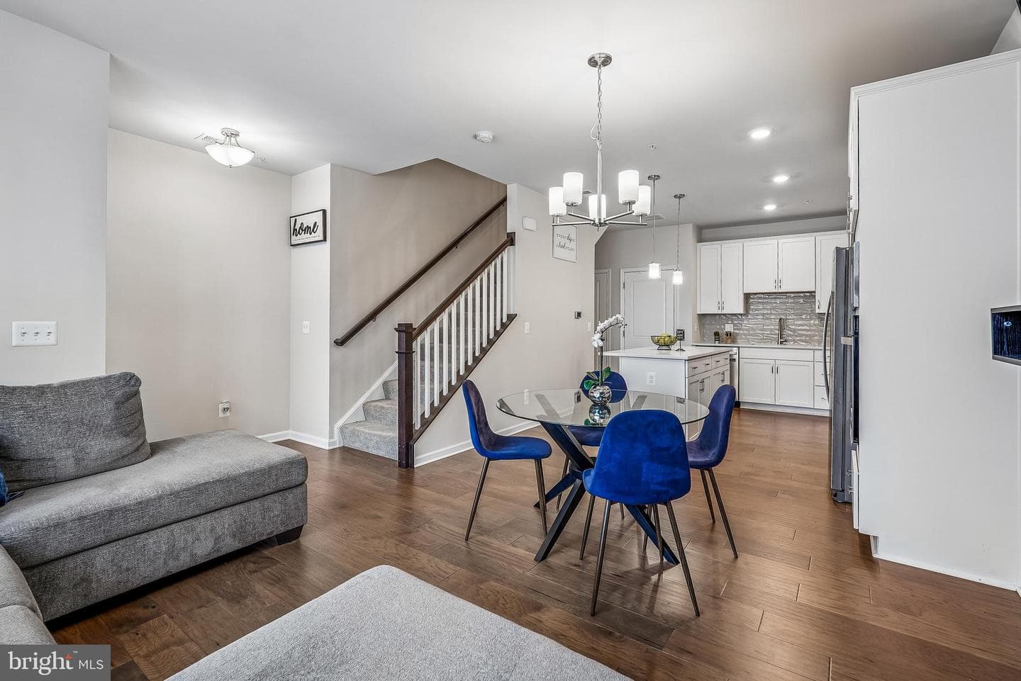 918 California Drive NE photo 3