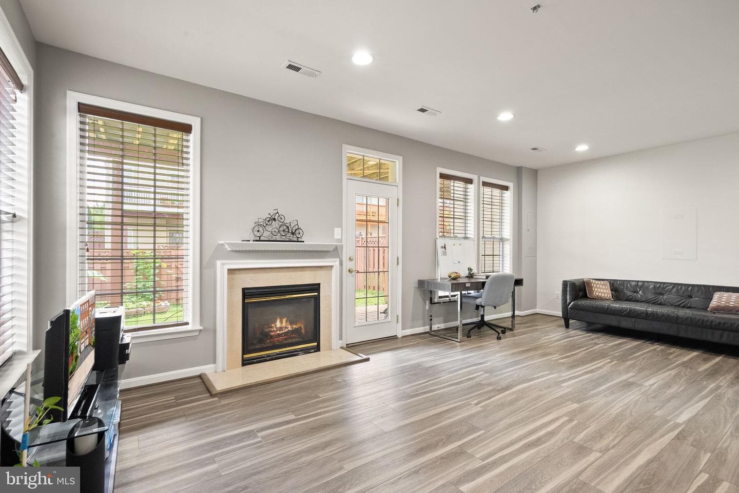 22016 Dilworth Square photo 28