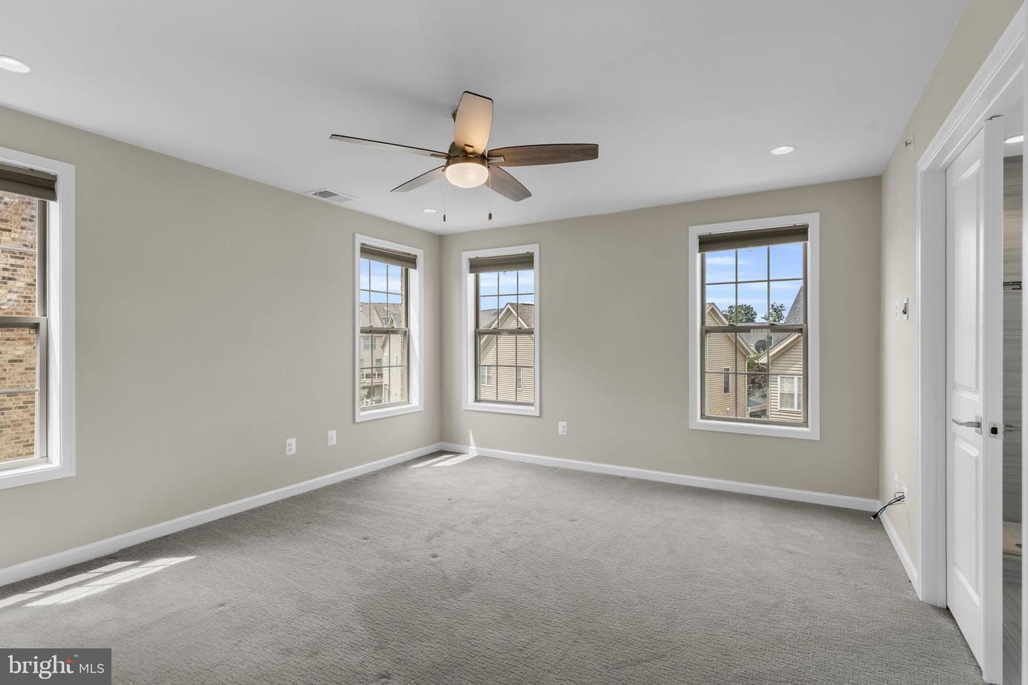 22515 Naugatuck Square photo 19
