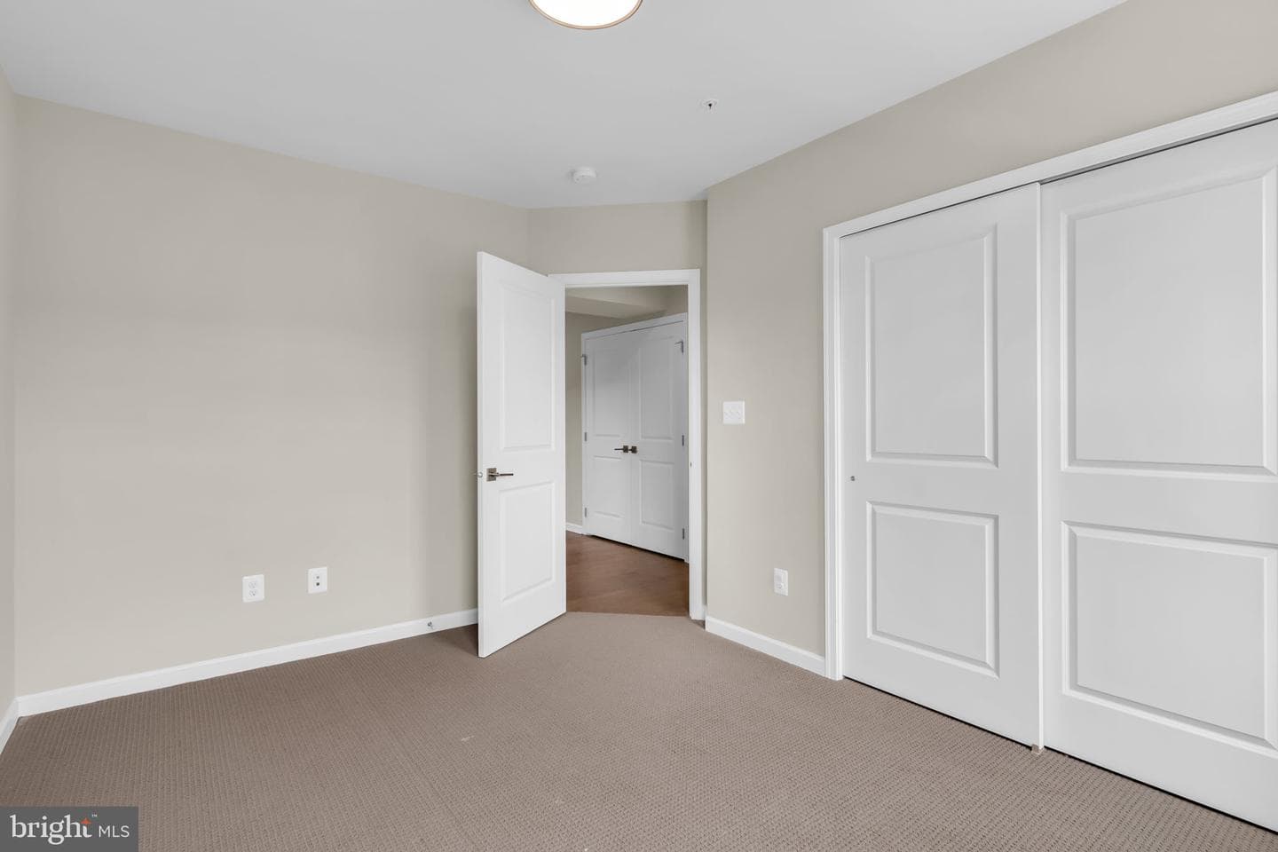 22515 Naugatuck Square photo 24