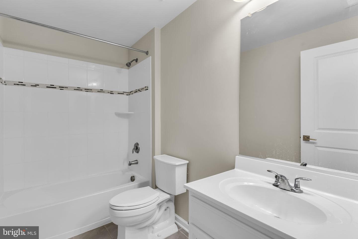 22515 Naugatuck Square photo 37