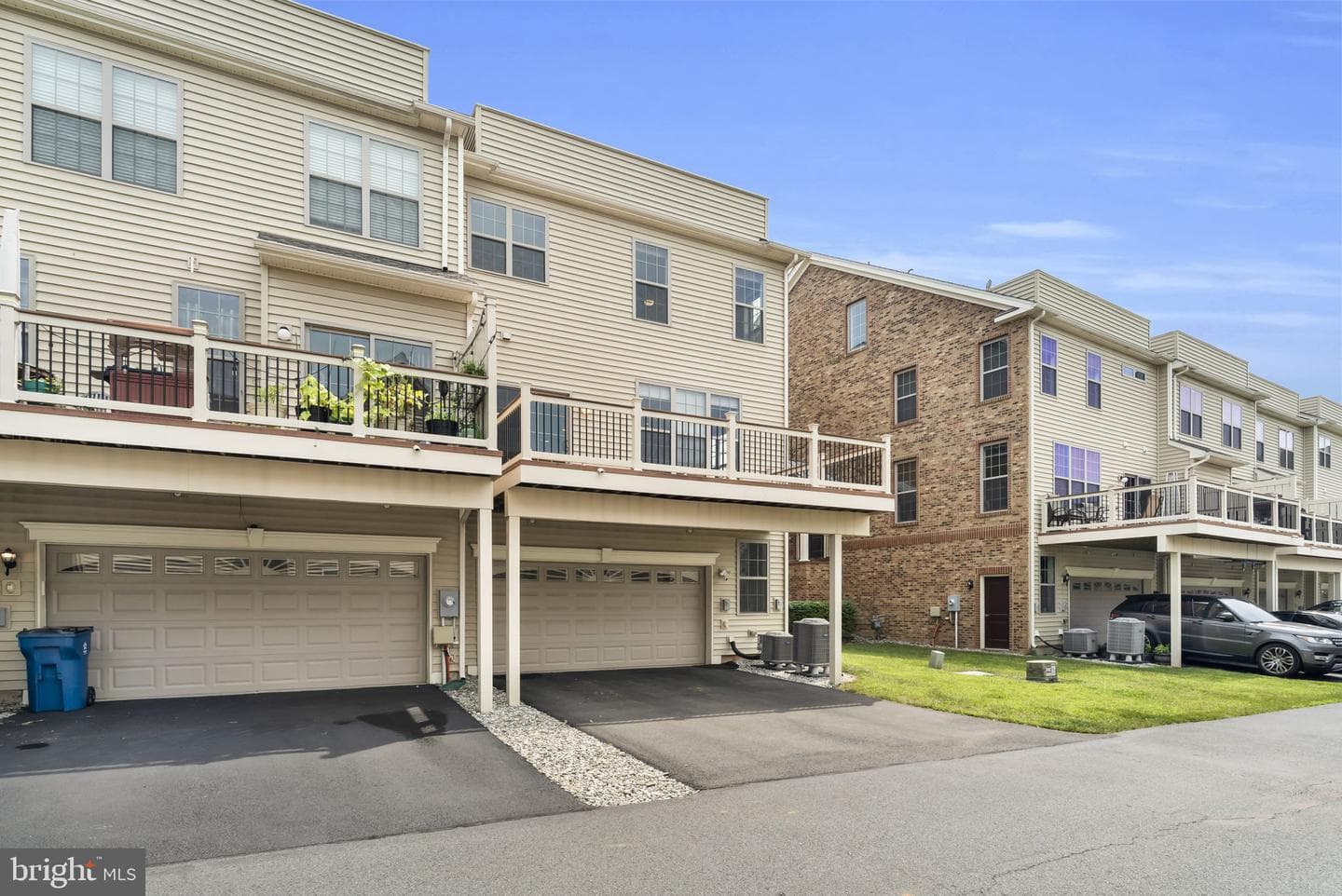 22515 Naugatuck Square photo 40